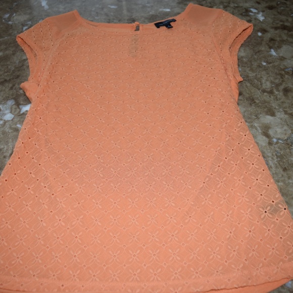 Small The Limited Short Sleeve Shirt - Picture 3 of 3